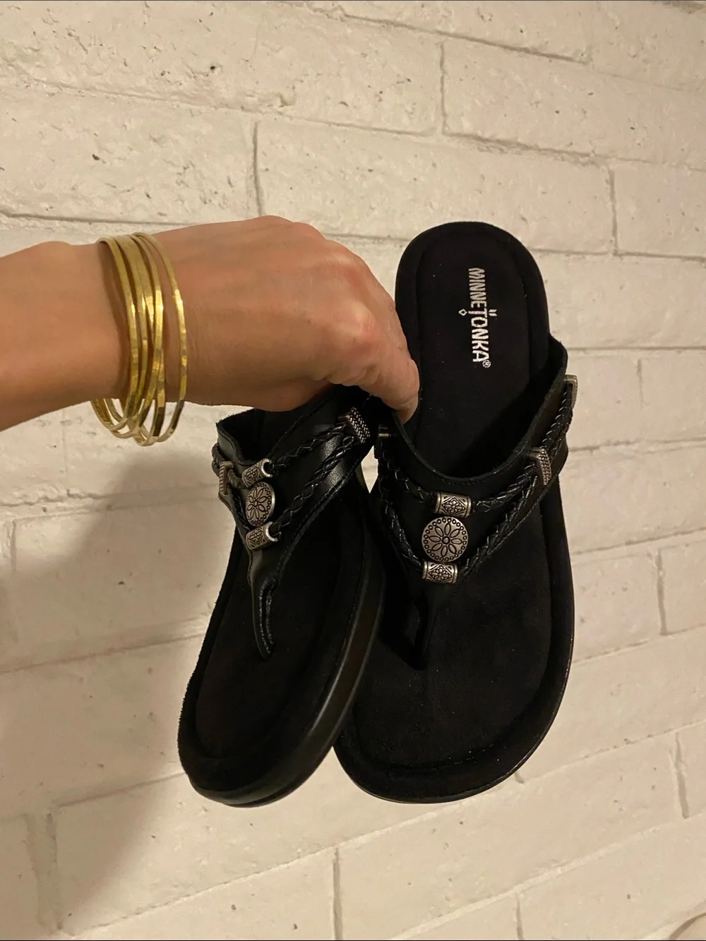 🌼NWOT Minnetonka Black Braided Thong Sandals with Silver Concho Accents